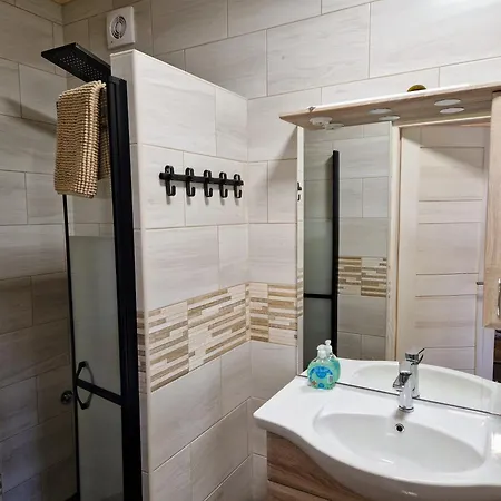 Betyar Apartmanhazak 아파트 Tiszafüred
